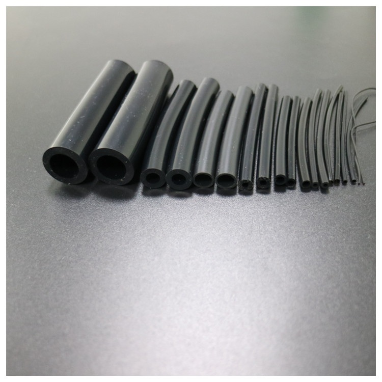 傳輸溶劑怕靜電起火？嶸牌導靜電硅膠軟管，化工/粉體輸送安全優選！